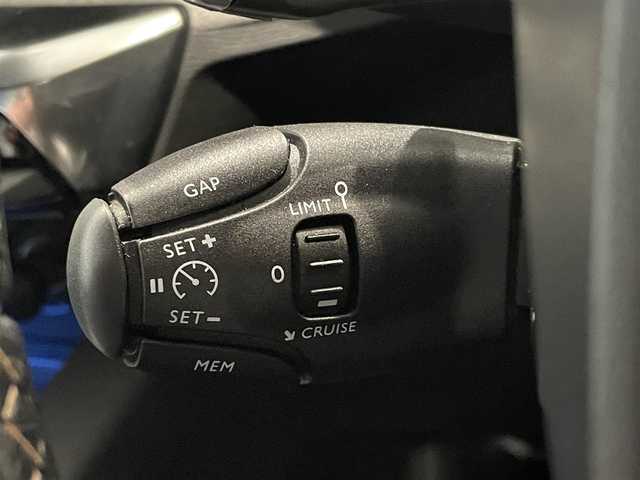 プジョー ５００８ GT ブルーHDi 熊本県 2019(平31)年 6.3万km アマゾナイトグレー ・スマートキー/・プッシュスタート/・パノラマサンルーフ/・アクティブセーフティブレーキ/・パーキングセンサー/・パーキングアシスト/・インテリジェントハイビーム/・レーンキープアシスト/・疲労検知/・クルーズコントロール(追従式)/・ハーフレザーシート/・D席パワーシート/・前席シートヒーター /・純正メモリナビ/　【Bluetooth・USB・AppleCarPlay・AndroidAuto】/・フルセグTV/・バックカメラ/・フロントカメラ＆左サイドカメラ/・ETC/・GPSレーダー/・パワーバックドア/・LEDフェッドランプ/・LEDフォグランプ/・純正マット/・純正バイザー/・保証書/取説