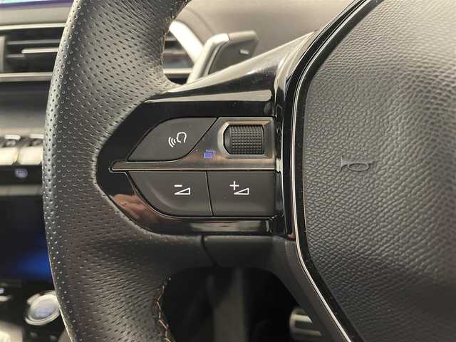 プジョー ５００８ GT ブルーHDi 熊本県 2019(平31)年 6.3万km アマゾナイトグレー ・スマートキー/・プッシュスタート/・パノラマサンルーフ/・アクティブセーフティブレーキ/・パーキングセンサー/・パーキングアシスト/・インテリジェントハイビーム/・レーンキープアシスト/・疲労検知/・クルーズコントロール(追従式)/・ハーフレザーシート/・D席パワーシート/・前席シートヒーター /・純正メモリナビ/　【Bluetooth・USB・AppleCarPlay・AndroidAuto】/・フルセグTV/・バックカメラ/・フロントカメラ＆左サイドカメラ/・ETC/・GPSレーダー/・パワーバックドア/・LEDフェッドランプ/・LEDフォグランプ/・純正マット/・純正バイザー/・保証書/取説