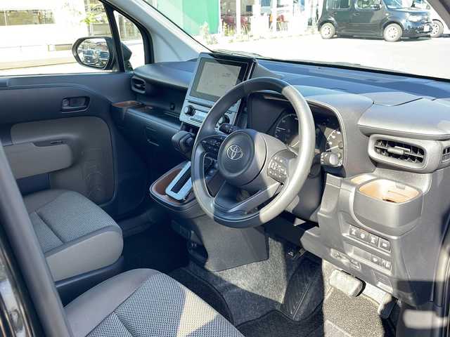 トヨタ シエンタ ハイブリッド G 岩手県 2024(令6)年 1.2万km ブラック 4WD/寒冷地仕様/純正ディスプレイオーディオ・フルセグTV/Bluetooth・AppleCarPlay・AndroidAuto/パノラミックビューモニター/両側パワースライドドア/ワイパーデアイサー/セーフティセンス/プリクラッシュセーフティ/レーダークルーズコントロール/レーンディパーチャーアラート/レーントレーシングアシスト/オートマチックハイビーム/プロアクティブドライビングアシスト/ブラインドスポットモニター/充電用USB端子タイプC/ビルトインETC/LEDヘッドライト/スマートキー/プッシュスタート