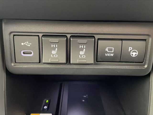 トヨタ カローラ クロス ハイブリッド Z 沖縄県 2024(令6)年 0.4万km セメントグレーメタリック 県外仕入れ車両/純正ナビ　/ディスプレイオーディオ　/フルセグ　/Ｂｌｕｅｔｏｏｔｈ　/パノラミックビューモニター　/ＥＴＣ２．０　/ハーフレザー　/シートヒーター　/置くだけ充電　/パワーシート　/横滑り防止装置　/レーンキープアシスト/クルーズコントロール
