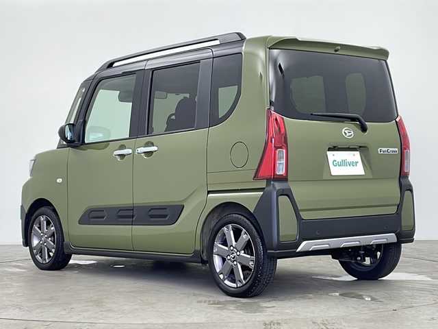 ダイハツ タント ファンクロスターボ 鹿児島県 2024(令6)年 0.3万km ブラックマイカメタリック/フォレストカーキメタリック 純正9インチディスプレイオーディオ/（BT/フルセグTV）/両側パワースライドドア/レーダークルーズコントロール/スマートアシスト/オートライト/バックカメラ/コーナーセンサ―/シートヒーター/ルーフレール/ステアリングスイッチ/リアサンシェード/スマートキー/プッシュスタート