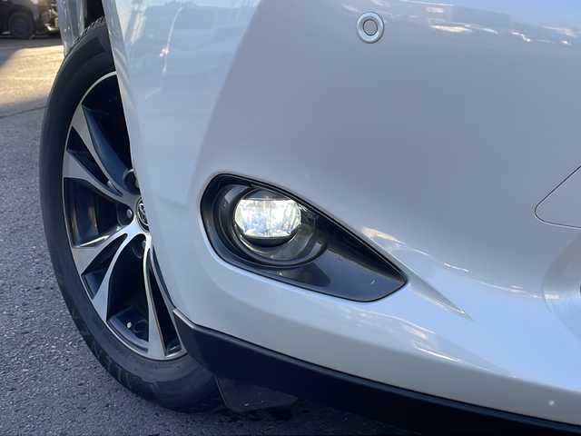 トヨタ ハリアー ハイブリッド プレミアム アドバンスド スタイルモーヴ 道北・旭川 2015(平27)年 6.5万km ホワイトパールクリスタルシャイン ・４ＷＤ/・ＪＢＬサウンドシステムナビ/　ＣＤ・ＤＶＤ・ＢＴ・フルセグ/・全方位カメラ/・インテリジェントクリアランスソナー/・パワーバックドア/・トヨタセーフティセンス/　レーダークルーズコントロール/　レーンデパーチャーアラート/　プリクラッシュセーフティ/　オートマチックハイビーム/・ドライブレコーダー/・純正１８インチアルミ/・ハーフレザーシート/・前席パワーシート、シートヒーター/・ＬＥＤオートライト/・オートワイパー/・ＥＴＣ
