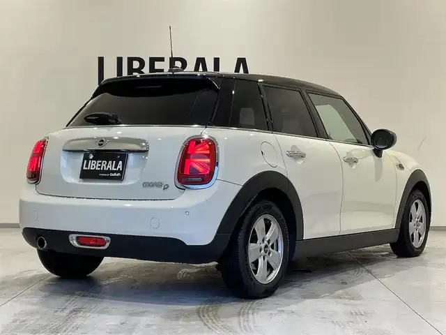 ＭＩＮＩ ミニ クーパー D 熊本県 2019(令1)年 5.2万km ペッパー・ホワイト ・スマートキー/・プッシュスタート/・インテリジェントセーフティ/・PDC自動起動/・パーキングアシスト/・純正HDDナビ/　【Bluetooth・USB・MSV】/・バックカメラ/・ETC/・ドライブレコーダー(前方録画)/・革調シートカバー/・LEDヘッドランプ/・LEDフォグランプ/・UKテール/・純正マット
