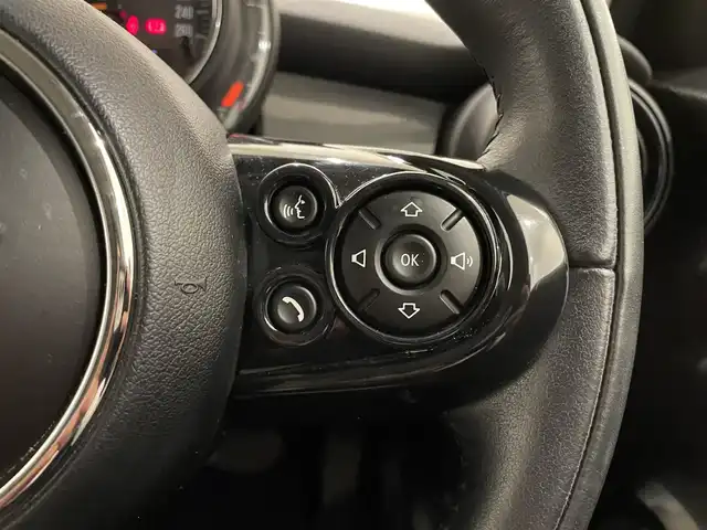 ＭＩＮＩ ミニ クーパー D 熊本県 2019(令1)年 5.2万km ペッパー・ホワイト ・スマートキー/・プッシュスタート/・インテリジェントセーフティ/・PDC自動起動/・パーキングアシスト/・純正HDDナビ/　【Bluetooth・USB・MSV】/・バックカメラ/・ETC/・ドライブレコーダー(前方録画)/・革調シートカバー/・LEDヘッドランプ/・LEDフォグランプ/・UKテール/・純正マット