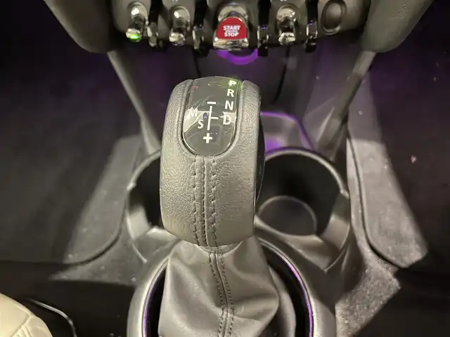 ＭＩＮＩ ミニ クーパー D 熊本県 2019(令1)年 5.2万km ペッパー・ホワイト ・スマートキー/・プッシュスタート/・インテリジェントセーフティ/・PDC自動起動/・パーキングアシスト/・純正HDDナビ/　【Bluetooth・USB・MSV】/・バックカメラ/・ETC/・ドライブレコーダー(前方録画)/・革調シートカバー/・LEDヘッドランプ/・LEDフォグランプ/・UKテール/・純正マット
