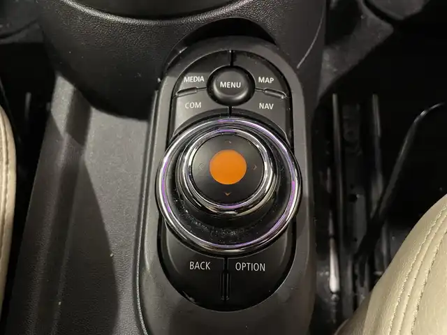 ＭＩＮＩ ミニ クーパー D 熊本県 2019(令1)年 5.2万km ペッパー・ホワイト ・スマートキー/・プッシュスタート/・インテリジェントセーフティ/・PDC自動起動/・パーキングアシスト/・純正HDDナビ/　【Bluetooth・USB・MSV】/・バックカメラ/・ETC/・ドライブレコーダー(前方録画)/・革調シートカバー/・LEDヘッドランプ/・LEDフォグランプ/・UKテール/・純正マット