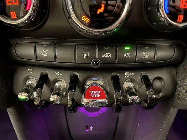 ＭＩＮＩ ミニ クーパー D 熊本県 2019(令1)年 5.2万km ペッパー・ホワイト ・スマートキー/・プッシュスタート/・インテリジェントセーフティ/・PDC自動起動/・パーキングアシスト/・純正HDDナビ/　【Bluetooth・USB・MSV】/・バックカメラ/・ETC/・ドライブレコーダー(前方録画)/・革調シートカバー/・LEDヘッドランプ/・LEDフォグランプ/・UKテール/・純正マット