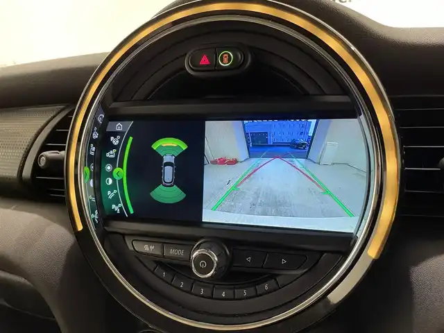 ＭＩＮＩ ミニ クーパー D 熊本県 2019(令1)年 5.2万km ペッパー・ホワイト ・スマートキー/・プッシュスタート/・インテリジェントセーフティ/・PDC自動起動/・パーキングアシスト/・純正HDDナビ/　【Bluetooth・USB・MSV】/・バックカメラ/・ETC/・ドライブレコーダー(前方録画)/・革調シートカバー/・LEDヘッドランプ/・LEDフォグランプ/・UKテール/・純正マット