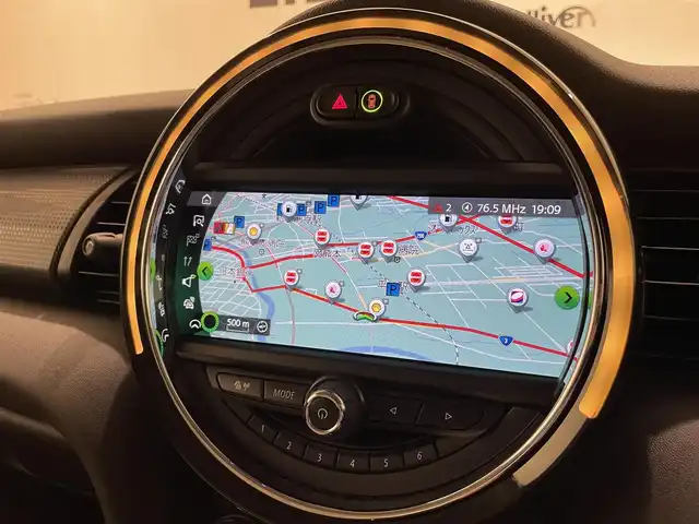 ＭＩＮＩ ミニ クーパー D 熊本県 2019(令1)年 5.2万km ペッパー・ホワイト ・スマートキー/・プッシュスタート/・インテリジェントセーフティ/・PDC自動起動/・パーキングアシスト/・純正HDDナビ/　【Bluetooth・USB・MSV】/・バックカメラ/・ETC/・ドライブレコーダー(前方録画)/・革調シートカバー/・LEDヘッドランプ/・LEDフォグランプ/・UKテール/・純正マット