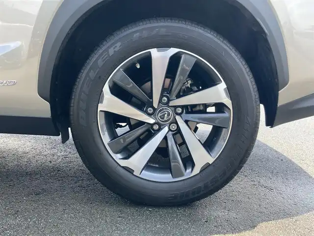 レクサス ＮＸ 300h バージョンL 静岡県 2017(平29)年 3.7万km ソニックチタニウム Toyota Safety Sense/純正10インチナビ/　AM FM CD DVD Bluetooth USB AUX/フルセグTV/ビルトインETC2.0/アラウンドビューモニター/前方ドライブレコーダー/LEDオートヘッドライト/レーダークルーズコントロール/パワーシート(全席)/シートヒーター＆シートベンチレーション/パワーバックドア/オートブレーキホールド/スマートキー2本＆カードキー1枚/純正19インチアルミホイール/ステアリングヒーター/ヘッドアップディスプレイ/パドルシフト/ワンオーナー/シングルムーンルーフ/ブラウン＆ブラックレザーシート