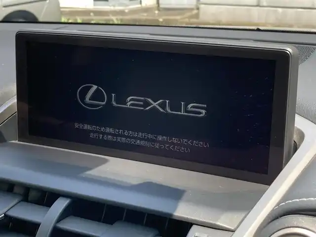 レクサス ＮＸ 300h バージョンL 静岡県 2017(平29)年 3.7万km ソニックチタニウム Toyota Safety Sense/純正10インチナビ/　AM FM CD DVD Bluetooth USB AUX/フルセグTV/ビルトインETC2.0/アラウンドビューモニター/前方ドライブレコーダー/LEDオートヘッドライト/レーダークルーズコントロール/パワーシート(全席)/シートヒーター＆シートベンチレーション/パワーバックドア/オートブレーキホールド/スマートキー2本＆カードキー1枚/純正19インチアルミホイール/ステアリングヒーター/ヘッドアップディスプレイ/パドルシフト/ワンオーナー/シングルムーンルーフ/ブラウン＆ブラックレザーシート