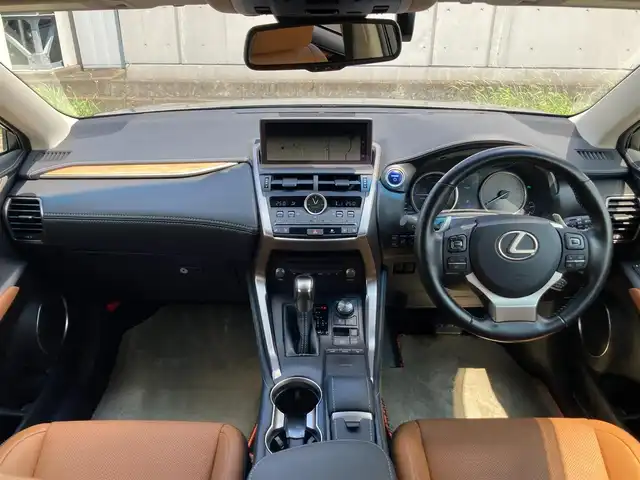 レクサス ＮＸ 300h バージョンL 静岡県 2017(平29)年 3.7万km ソニックチタニウム Toyota Safety Sense/純正10インチナビ/　AM FM CD DVD Bluetooth USB AUX/フルセグTV/ビルトインETC2.0/アラウンドビューモニター/前方ドライブレコーダー/LEDオートヘッドライト/レーダークルーズコントロール/パワーシート(全席)/シートヒーター＆シートベンチレーション/パワーバックドア/オートブレーキホールド/スマートキー2本＆カードキー1枚/純正19インチアルミホイール/ステアリングヒーター/ヘッドアップディスプレイ/パドルシフト/ワンオーナー/シングルムーンルーフ/ブラウン＆ブラックレザーシート