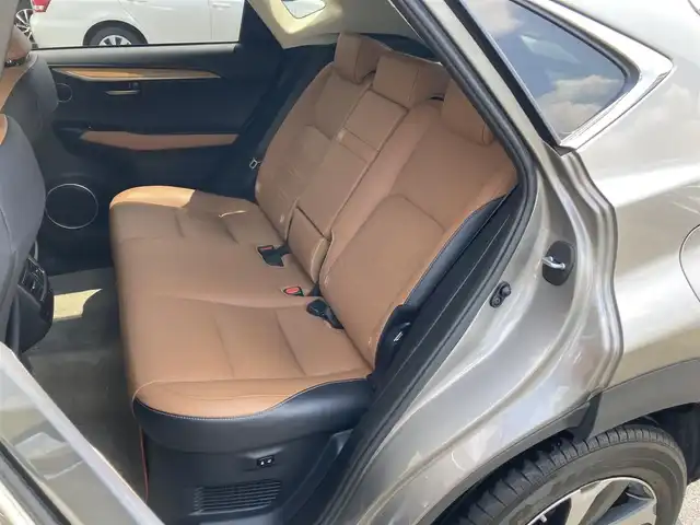 レクサス ＮＸ 300h バージョンL 静岡県 2017(平29)年 3.7万km ソニックチタニウム Toyota Safety Sense/純正10インチナビ/　AM FM CD DVD Bluetooth USB AUX/フルセグTV/ビルトインETC2.0/アラウンドビューモニター/前方ドライブレコーダー/LEDオートヘッドライト/レーダークルーズコントロール/パワーシート(全席)/シートヒーター＆シートベンチレーション/パワーバックドア/オートブレーキホールド/スマートキー2本＆カードキー1枚/純正19インチアルミホイール/ステアリングヒーター/ヘッドアップディスプレイ/パドルシフト/ワンオーナー/シングルムーンルーフ/ブラウン＆ブラックレザーシート