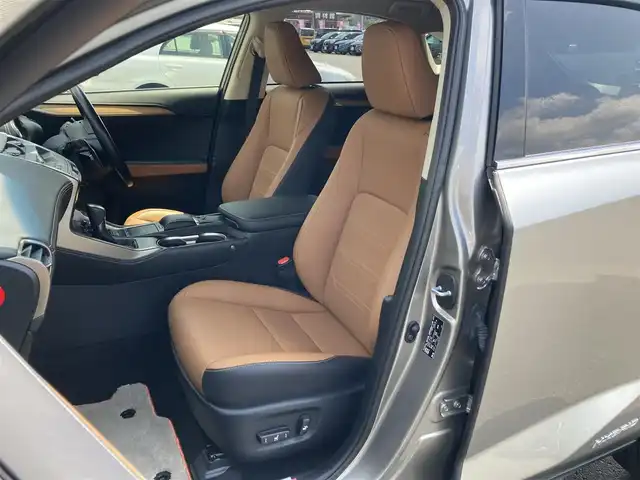 レクサス ＮＸ 300h バージョンL 静岡県 2017(平29)年 3.7万km ソニックチタニウム Toyota Safety Sense/純正10インチナビ/　AM FM CD DVD Bluetooth USB AUX/フルセグTV/ビルトインETC2.0/アラウンドビューモニター/前方ドライブレコーダー/LEDオートヘッドライト/レーダークルーズコントロール/パワーシート(全席)/シートヒーター＆シートベンチレーション/パワーバックドア/オートブレーキホールド/スマートキー2本＆カードキー1枚/純正19インチアルミホイール/ステアリングヒーター/ヘッドアップディスプレイ/パドルシフト/ワンオーナー/シングルムーンルーフ/ブラウン＆ブラックレザーシート