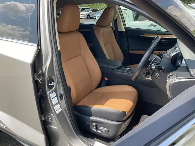 レクサス ＮＸ 300h バージョンL 静岡県 2017(平29)年 3.7万km ソニックチタニウム Toyota Safety Sense/純正10インチナビ/　AM FM CD DVD Bluetooth USB AUX/フルセグTV/ビルトインETC2.0/アラウンドビューモニター/前方ドライブレコーダー/LEDオートヘッドライト/レーダークルーズコントロール/パワーシート(全席)/シートヒーター＆シートベンチレーション/パワーバックドア/オートブレーキホールド/スマートキー2本＆カードキー1枚/純正19インチアルミホイール/ステアリングヒーター/ヘッドアップディスプレイ/パドルシフト/ワンオーナー/シングルムーンルーフ/ブラウン＆ブラックレザーシート