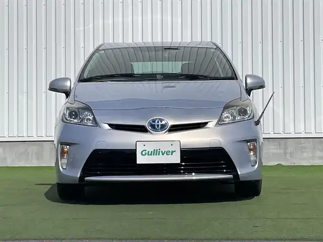 トヨタ プリウス S 香川県 2013(平25)年 2.6万km ライトパープルマイカ 登録時走行距離：25250km/プッシュスタート/レーンキープアシスト/電動格納ウィンカーミラー/パワーウィンドウオールオート/バックカメラ/ETC/ドライブレコーダー/Bluetooth/ISOFIX