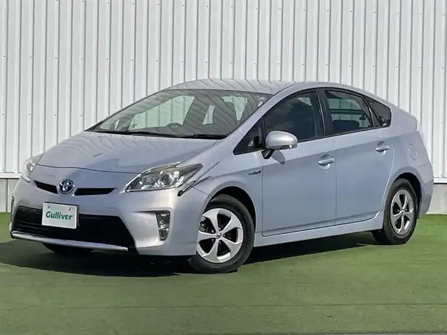 トヨタ プリウス S 香川県 2013(平25)年 2.6万km ライトパープルマイカ 登録時走行距離：25250km/プッシュスタート/レーンキープアシスト/電動格納ウィンカーミラー/パワーウィンドウオールオート/バックカメラ/ETC/ドライブレコーダー/Bluetooth/ISOFIX