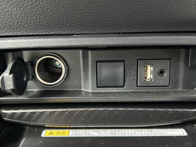 トヨタ クラウン ハイブリッド RS アドバンス 福岡県 2018(平30)年 5.6万km ホワイトパールクリスタルシャイン トヨタセーフティセンス/サンルーフ/TRDエアロ（フロント/サイド/リア）/純正ナビ（BT/フルセグ/SD/DISC/AUX）/アラウンドビューモニター/バックカメラ/サイドカメラ/フロントカメラ/レーダークルーズコントロール/LEDヘッドライト/オートライト/オートマチックハイビーム/レザーシート/D席シートメモリー/DN席エアシート/DN席シートヒーター/ステアリングヒーター/電動チルトテレスコピックステアリング/純正18インチAW/BSM/クリアランスソナー/RCTA/RCD/RSA/LDA/盗難防止装置/プリクラッシュセーフティ/横滑り防止装置/パドルシフト/ブレーキホールド/ワイヤレス充電/スマートキー/ETC