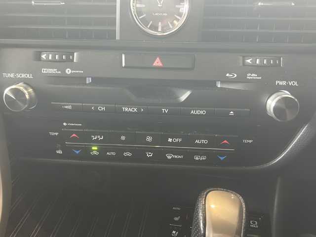 レクサス ＲＸ 200t Fスポーツ 愛知県 2016(平28)年 5.8万km グラファイトブラックガラスフレーク 純正ナビ/・フルセグ/・ＣＤ、ＤＶＤ、ＳＤ/・ＢＴ/・ＵＳＢ/・ＡＵＸ/・ラジオ/サンルーフ/ステアリングヒーター/前席シートヒーター/前席ベンチレーション/後席シートヒーター/後席電動格納/後席サンシェード/ヘッドアップディスプレイ/走行モード切替/オールオートウィンドウ/電動格納ミラー/電動リアゲート/ステアリングスイッチ/パドルシフト/左サイドカメラ