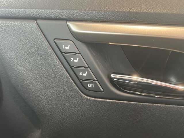 レクサス ＲＸ 200t Fスポーツ 愛知県 2016(平28)年 5.8万km グラファイトブラックガラスフレーク 純正ナビ/・フルセグ/・ＣＤ、ＤＶＤ、ＳＤ/・ＢＴ/・ＵＳＢ/・ＡＵＸ/・ラジオ/サンルーフ/ステアリングヒーター/前席シートヒーター/前席ベンチレーション/後席シートヒーター/後席電動格納/後席サンシェード/ヘッドアップディスプレイ/走行モード切替/オールオートウィンドウ/電動格納ミラー/電動リアゲート/ステアリングスイッチ/パドルシフト/左サイドカメラ