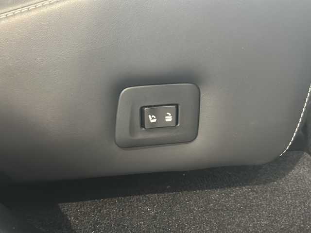 レクサス ＲＸ 200t Fスポーツ 愛知県 2016(平28)年 5.8万km グラファイトブラックガラスフレーク 純正ナビ/・フルセグ/・ＣＤ、ＤＶＤ、ＳＤ/・ＢＴ/・ＵＳＢ/・ＡＵＸ/・ラジオ/サンルーフ/ステアリングヒーター/前席シートヒーター/前席ベンチレーション/後席シートヒーター/後席電動格納/後席サンシェード/ヘッドアップディスプレイ/走行モード切替/オールオートウィンドウ/電動格納ミラー/電動リアゲート/ステアリングスイッチ/パドルシフト/左サイドカメラ