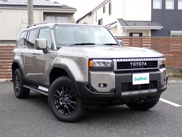 トヨタ ランドクルーザー ２５０ VX 千葉県 2025(令7)年 0.1千km アバンギャルドブロンズメタリック 【登録済未使用車】/【アバンギャルブロンズメタリック（4V8）】/純正12.3インチナビ/（AM／FM／Bluetooth／フルセグTV／USB／HDMI）/全方位カメラ/寒冷地仕様/・リヤフォグランプ/・ミリ波ヒーター/・ヘッドライトウォッシャー/・リヤヒーターダクト/デジタルインナーミラー/ムーンルーフ/トヨタセーフティセンス/・プリクラッシュセーフティ/・レーンディパーチャーアラート/・レーダークルーズコントロール/・オートマチックハイビーム/・ロードサインアシスト/・緊急時操舵支援/トヨタチームメイト（メーカーOP）/クリアランスソナー/ブラインドスポットモニター/ETC2.0/本革レザーシート/シートヒーター/シートベンチレーション/ステアリングヒーター/パワーシート/パワーバックドア/ルーフレール/純正18インチアルミホイール/スマートキー/スペアキー有/プッシュスタート/純正フロアマット/LEDヘッドライト/フロントフォグランプ/横滑り防止装置/センターデフロック