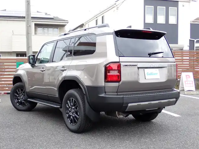 トヨタ ランドクルーザー ２５０ VX 千葉県 2025(令7)年 0.1千km アバンギャルドブロンズメタリック 【登録済未使用車】/【アバンギャルブロンズメタリック（4V8）】/純正12.3インチナビ/（AM／FM／Bluetooth／フルセグTV／USB／HDMI）/全方位カメラ/寒冷地仕様/・リヤフォグランプ/・ミリ波ヒーター/・ヘッドライトウォッシャー/・リヤヒーターダクト/デジタルインナーミラー/ムーンルーフ/トヨタセーフティセンス/・プリクラッシュセーフティ/・レーンディパーチャーアラート/・レーダークルーズコントロール/・オートマチックハイビーム/・ロードサインアシスト/・緊急時操舵支援/トヨタチームメイト（メーカーOP）/クリアランスソナー/ブラインドスポットモニター/ETC2.0/本革レザーシート/シートヒーター/シートベンチレーション/ステアリングヒーター/パワーシート/パワーバックドア/ルーフレール/純正18インチアルミホイール/スマートキー/スペアキー有/プッシュスタート/純正フロアマット/LEDヘッドライト/フロントフォグランプ/横滑り防止装置/センターデフロック