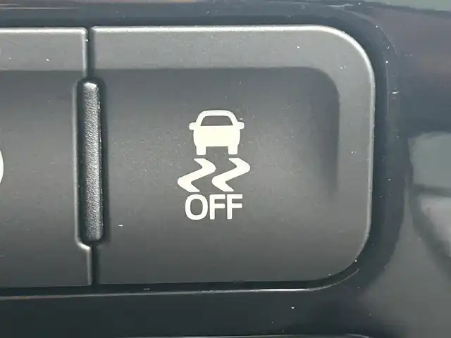 トヨタ プリウス ＰＨＶ A レザーパッケージ 岡山県 2017(平29)年 10.6万km アティチュードブラックマイカ 登録時走行距離105579km/純正11.6インチ縦型ナビ/(AM/FM/USB/TV/Bluetooth)/トヨタセーフティセンス/・プリクラッシュセーフティ/・レーンディパーチャーアラート/・レーダークルーズコントロール/・オートマチックハイビーム/・ロードサインアシスト/ブラインドスポットモニター/バックカメラ/パワーシート(D席)/シートヒーター(D+N席)/100V充電/純正15インチアルミホイール/ETC/プッシュスタート/スマートキー