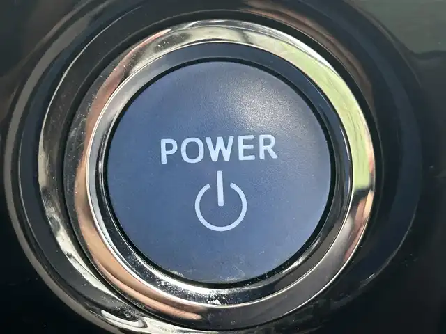 トヨタ プリウス ＰＨＶ A レザーパッケージ 岡山県 2017(平29)年 10.6万km アティチュードブラックマイカ 登録時走行距離105579km/純正11.6インチ縦型ナビ/(AM/FM/USB/TV/Bluetooth)/トヨタセーフティセンス/・プリクラッシュセーフティ/・レーンディパーチャーアラート/・レーダークルーズコントロール/・オートマチックハイビーム/・ロードサインアシスト/ブラインドスポットモニター/バックカメラ/パワーシート(D席)/シートヒーター(D+N席)/100V充電/純正15インチアルミホイール/ETC/プッシュスタート/スマートキー