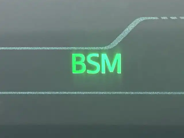 トヨタ プリウス ＰＨＶ A レザーパッケージ 岡山県 2017(平29)年 10.6万km アティチュードブラックマイカ 登録時走行距離105579km/純正11.6インチ縦型ナビ/(AM/FM/USB/TV/Bluetooth)/トヨタセーフティセンス/・プリクラッシュセーフティ/・レーンディパーチャーアラート/・レーダークルーズコントロール/・オートマチックハイビーム/・ロードサインアシスト/ブラインドスポットモニター/バックカメラ/パワーシート(D席)/シートヒーター(D+N席)/100V充電/純正15インチアルミホイール/ETC/プッシュスタート/スマートキー