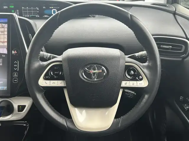 トヨタ プリウス ＰＨＶ A レザーパッケージ 岡山県 2017(平29)年 10.6万km アティチュードブラックマイカ 登録時走行距離105579km/純正11.6インチ縦型ナビ/(AM/FM/USB/TV/Bluetooth)/トヨタセーフティセンス/・プリクラッシュセーフティ/・レーンディパーチャーアラート/・レーダークルーズコントロール/・オートマチックハイビーム/・ロードサインアシスト/ブラインドスポットモニター/バックカメラ/パワーシート(D席)/シートヒーター(D+N席)/100V充電/純正15インチアルミホイール/ETC/プッシュスタート/スマートキー