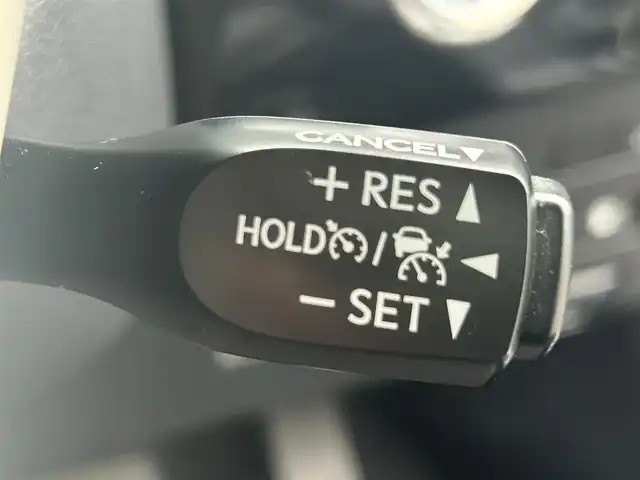 トヨタ プリウス ＰＨＶ A レザーパッケージ 岡山県 2017(平29)年 10.6万km アティチュードブラックマイカ 登録時走行距離105579km/純正11.6インチ縦型ナビ/(AM/FM/USB/TV/Bluetooth)/トヨタセーフティセンス/・プリクラッシュセーフティ/・レーンディパーチャーアラート/・レーダークルーズコントロール/・オートマチックハイビーム/・ロードサインアシスト/ブラインドスポットモニター/バックカメラ/パワーシート(D席)/シートヒーター(D+N席)/100V充電/純正15インチアルミホイール/ETC/プッシュスタート/スマートキー