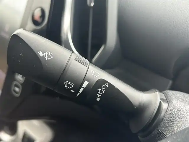 トヨタ プリウス ＰＨＶ A レザーパッケージ 岡山県 2017(平29)年 10.6万km アティチュードブラックマイカ 登録時走行距離105579km/純正11.6インチ縦型ナビ/(AM/FM/USB/TV/Bluetooth)/トヨタセーフティセンス/・プリクラッシュセーフティ/・レーンディパーチャーアラート/・レーダークルーズコントロール/・オートマチックハイビーム/・ロードサインアシスト/ブラインドスポットモニター/バックカメラ/パワーシート(D席)/シートヒーター(D+N席)/100V充電/純正15インチアルミホイール/ETC/プッシュスタート/スマートキー