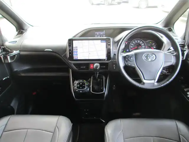 トヨタ ヴォクシー ZS 煌Ⅱ 千葉県 2020(令2)年 4.4万km ブラック ALPINE11型ナビ、フルセグTV/バックカメラ/社外オーディオ【DVD/CD/BT/SD】/Toyota Safety Sense/BLITZ車高調/社外SPマフラー(純正積込)/両側パワースライドドア/LEDヘッドライト&フォグランプ(黄緑)/クルーズコントロール/LDA(レーンディパーチャーアラート)/クリアランスソナー/革調シートカバー/社外スピーカー/ビルトインETC/スペアキー/純正リモコンエンジンスターター/取扱説明書/新車時保証書