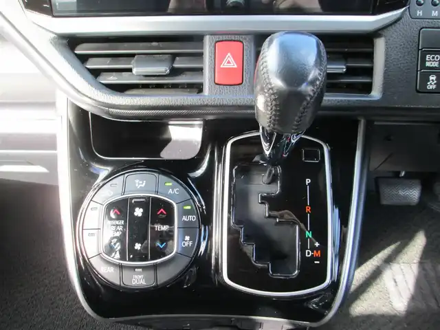 トヨタ ヴォクシー ZS 煌Ⅱ 千葉県 2020(令2)年 4.4万km ブラック ALPINE11型ナビ、フルセグTV/バックカメラ/社外オーディオ【DVD/CD/BT/SD】/Toyota Safety Sense/BLITZ車高調/社外SPマフラー(純正積込)/両側パワースライドドア/LEDヘッドライト&フォグランプ(黄緑)/クルーズコントロール/LDA(レーンディパーチャーアラート)/クリアランスソナー/革調シートカバー/社外スピーカー/ビルトインETC/スペアキー/純正リモコンエンジンスターター/取扱説明書/新車時保証書