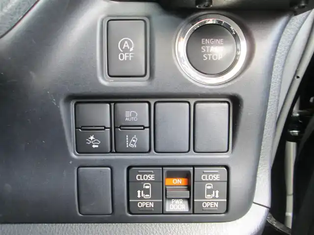 トヨタ ヴォクシー ZS 煌Ⅱ 千葉県 2020(令2)年 4.4万km ブラック ALPINE11型ナビ、フルセグTV/バックカメラ/社外オーディオ【DVD/CD/BT/SD】/Toyota Safety Sense/BLITZ車高調/社外SPマフラー(純正積込)/両側パワースライドドア/LEDヘッドライト&フォグランプ(黄緑)/クルーズコントロール/LDA(レーンディパーチャーアラート)/クリアランスソナー/革調シートカバー/社外スピーカー/ビルトインETC/スペアキー/純正リモコンエンジンスターター/取扱説明書/新車時保証書