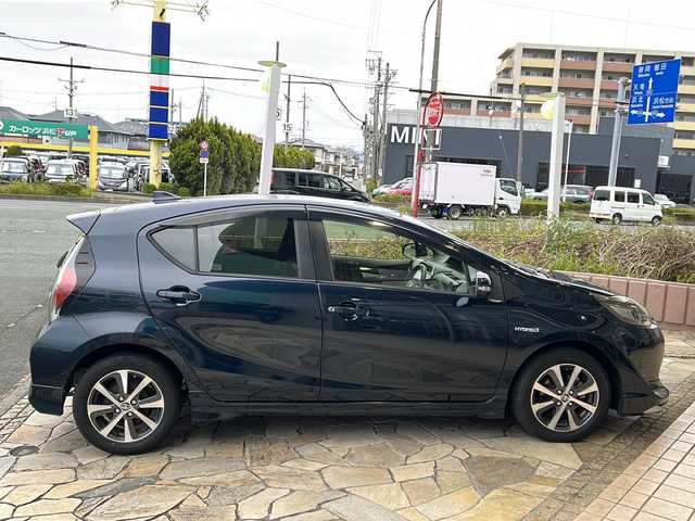 トヨタ アクア G ソフトレザーセレクション 静岡県 2017(平29)年 7.4万km ブラッキッシュアゲハガラスフレーク 純正ナビ（AM FM フルセグTV SD Bluetooth HDMI）/バックカメラ/レザーシート/ヒーターシート/クルーズコントロール/コーナーセンサー/革ステアリング/ETC/エンジンスターター/純正アルミホイール/純正フロアマット/ステアリングリモコン/LEDヘッドライト/オートライト/オートマチックハイビーム/プリクラッシュ/レーンキープアシスト