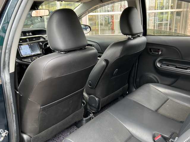 トヨタ アクア G ソフトレザーセレクション 静岡県 2017(平29)年 7.4万km ブラッキッシュアゲハガラスフレーク 純正ナビ（AM FM フルセグTV SD Bluetooth HDMI）/バックカメラ/レザーシート/ヒーターシート/クルーズコントロール/コーナーセンサー/革ステアリング/ETC/エンジンスターター/純正アルミホイール/純正フロアマット/ステアリングリモコン/LEDヘッドライト/オートライト/オートマチックハイビーム/プリクラッシュ/レーンキープアシスト