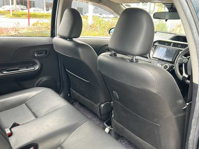 トヨタ アクア G ソフトレザーセレクション 静岡県 2017(平29)年 7.4万km ブラッキッシュアゲハガラスフレーク 純正ナビ（AM FM フルセグTV SD Bluetooth HDMI）/バックカメラ/レザーシート/ヒーターシート/クルーズコントロール/コーナーセンサー/革ステアリング/ETC/エンジンスターター/純正アルミホイール/純正フロアマット/ステアリングリモコン/LEDヘッドライト/オートライト/オートマチックハイビーム/プリクラッシュ/レーンキープアシスト