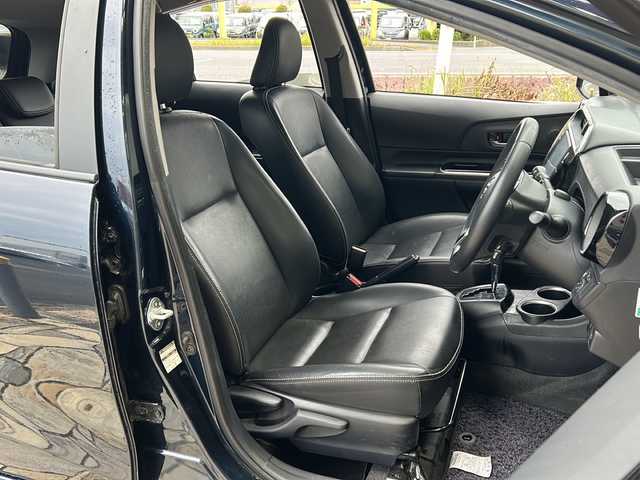 トヨタ アクア G ソフトレザーセレクション 静岡県 2017(平29)年 7.4万km ブラッキッシュアゲハガラスフレーク 純正ナビ（AM FM フルセグTV SD Bluetooth HDMI）/バックカメラ/レザーシート/ヒーターシート/クルーズコントロール/コーナーセンサー/革ステアリング/ETC/エンジンスターター/純正アルミホイール/純正フロアマット/ステアリングリモコン/LEDヘッドライト/オートライト/オートマチックハイビーム/プリクラッシュ/レーンキープアシスト