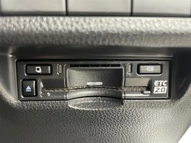 トヨタ ＲＡＶ４ アドベンチャー オフロードPKGⅡ 富山県 2022(令4)年 5.3万km 白 4WD/社外AW付き冬タイヤ積込/純正10.5型ディスプレイオーディオ/（AM/FM/USB/BT/Miracast）/フルセグTV/バックカメラ/プリクラッシュセーフティ/レーダークルーズコントロール/レーンディパーチャーアラート/ブラインドスポットモニター/LEDヘッドライト/オートマチックハイビーム/クリアランスソナー/ビルトインETC2.0/デジタルインナーミラー/合皮シート/前席温熱＋ベンチレーションシート/運転席パワーシート/スマートキー×２/プッシュスタート/社外フロアマット/純正１８インチAW/取扱説明書