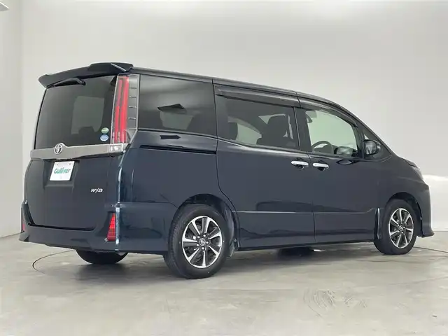 トヨタ ノア Si ダブルバイビー 埼玉県 2018(平30)年 5.4万km ブラッキッシュアゲハガラスフレーク Toyota Safety Sense/純正9インチナビ/【CD・DVD・SD・BT・フルセグTV】/バックカメラ/両側パワースライドドア/純正フリップダウンモニター/純正ドライブレコーダー/クルーズコントロール/リアサンシェード/オートライト/LEDヘッドライト/LEDフォグライト/ビルトインETC /ウィンカーミラー/電動格納ミラー/スマートキー