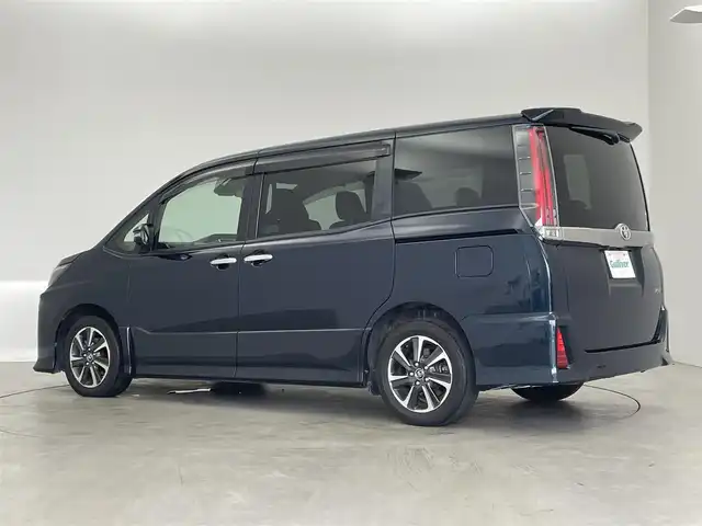 トヨタ ノア Si ダブルバイビー 埼玉県 2018(平30)年 5.4万km ブラッキッシュアゲハガラスフレーク Toyota Safety Sense/純正9インチナビ/【CD・DVD・SD・BT・フルセグTV】/バックカメラ/両側パワースライドドア/純正フリップダウンモニター/純正ドライブレコーダー/クルーズコントロール/リアサンシェード/オートライト/LEDヘッドライト/LEDフォグライト/ビルトインETC /ウィンカーミラー/電動格納ミラー/スマートキー