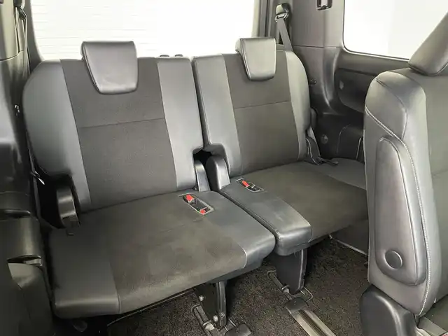 トヨタ ノア Si ダブルバイビー 埼玉県 2018(平30)年 5.4万km ブラッキッシュアゲハガラスフレーク Toyota Safety Sense/純正9インチナビ/【CD・DVD・SD・BT・フルセグTV】/バックカメラ/両側パワースライドドア/純正フリップダウンモニター/純正ドライブレコーダー/クルーズコントロール/リアサンシェード/オートライト/LEDヘッドライト/LEDフォグライト/ビルトインETC /ウィンカーミラー/電動格納ミラー/スマートキー