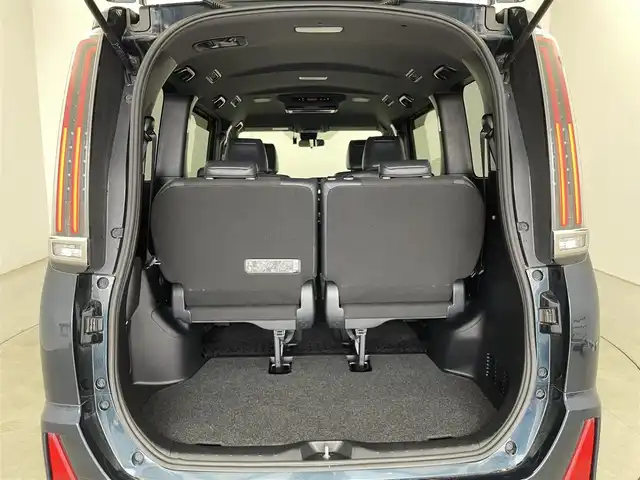 トヨタ ノア Si ダブルバイビー 埼玉県 2018(平30)年 5.4万km ブラッキッシュアゲハガラスフレーク Toyota Safety Sense/純正9インチナビ/【CD・DVD・SD・BT・フルセグTV】/バックカメラ/両側パワースライドドア/純正フリップダウンモニター/純正ドライブレコーダー/クルーズコントロール/リアサンシェード/オートライト/LEDヘッドライト/LEDフォグライト/ビルトインETC /ウィンカーミラー/電動格納ミラー/スマートキー