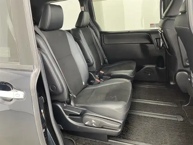 トヨタ ノア Si ダブルバイビー 埼玉県 2018(平30)年 5.4万km ブラッキッシュアゲハガラスフレーク Toyota Safety Sense/純正9インチナビ/【CD・DVD・SD・BT・フルセグTV】/バックカメラ/両側パワースライドドア/純正フリップダウンモニター/純正ドライブレコーダー/クルーズコントロール/リアサンシェード/オートライト/LEDヘッドライト/LEDフォグライト/ビルトインETC /ウィンカーミラー/電動格納ミラー/スマートキー