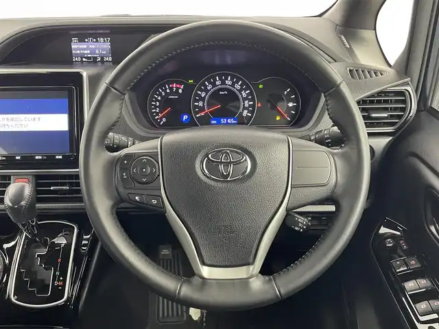 トヨタ ノア Si ダブルバイビー 埼玉県 2018(平30)年 5.4万km ブラッキッシュアゲハガラスフレーク Toyota Safety Sense/純正9インチナビ/【CD・DVD・SD・BT・フルセグTV】/バックカメラ/両側パワースライドドア/純正フリップダウンモニター/純正ドライブレコーダー/クルーズコントロール/リアサンシェード/オートライト/LEDヘッドライト/LEDフォグライト/ビルトインETC /ウィンカーミラー/電動格納ミラー/スマートキー