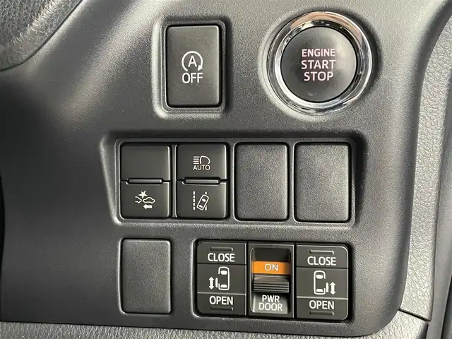 トヨタ ノア Si ダブルバイビー 埼玉県 2018(平30)年 5.4万km ブラッキッシュアゲハガラスフレーク Toyota Safety Sense/純正9インチナビ/【CD・DVD・SD・BT・フルセグTV】/バックカメラ/両側パワースライドドア/純正フリップダウンモニター/純正ドライブレコーダー/クルーズコントロール/リアサンシェード/オートライト/LEDヘッドライト/LEDフォグライト/ビルトインETC /ウィンカーミラー/電動格納ミラー/スマートキー