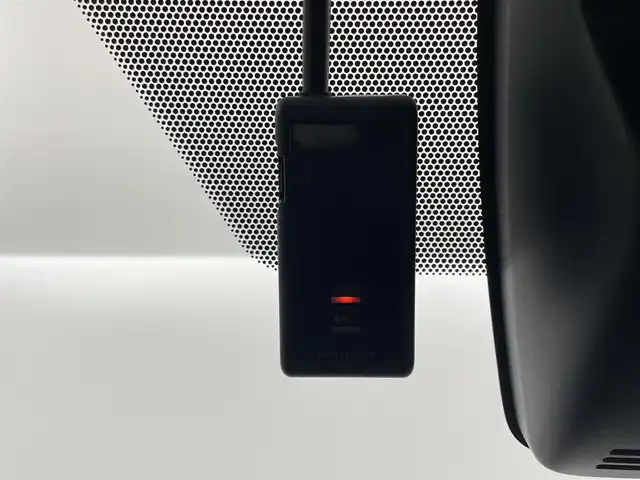 トヨタ ノア Si ダブルバイビー 埼玉県 2018(平30)年 5.4万km ブラッキッシュアゲハガラスフレーク Toyota Safety Sense/純正9インチナビ/【CD・DVD・SD・BT・フルセグTV】/バックカメラ/両側パワースライドドア/純正フリップダウンモニター/純正ドライブレコーダー/クルーズコントロール/リアサンシェード/オートライト/LEDヘッドライト/LEDフォグライト/ビルトインETC /ウィンカーミラー/電動格納ミラー/スマートキー
