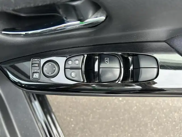 日産 セレナ ハイウェイスター G 島根県 2016(平28)年 5.4万km ダイヤモンドブラック 純正9インチSDナビ/(フルセグ/DVD再生/Bluetooth)/全方位カメラ/フリップダウンモニター　/プロパイロット　/両側パワースライド/ＥＴＣ/エマージェンシーブレーキ　/前席シートヒーター/デジタルインナーミラー/LEDヘッドライト/純正フロアマット